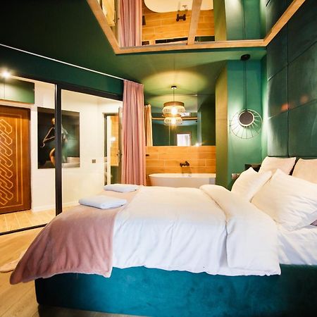 Green Velvet City Retreat Орадя Экстерьер фото