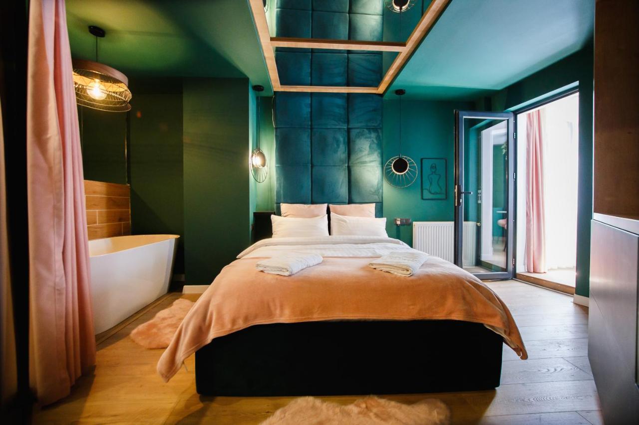 Green Velvet City Retreat Орадя Экстерьер фото